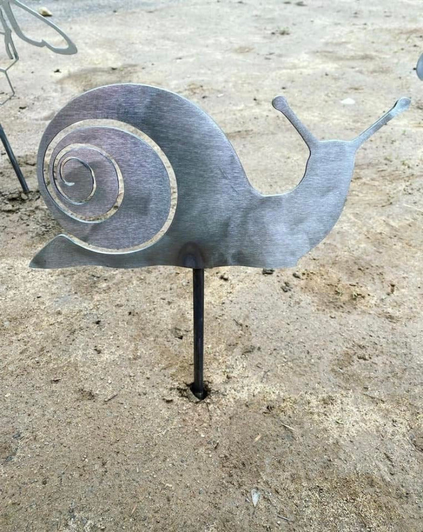 Metal Snail Garden Stake - Rusty Garden Snail - Rusty Metal Yard Art - Flower Bed Garden Decor - Metal Snail Yard Art - Mother's Day Gift